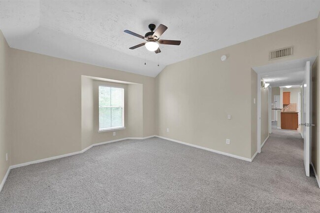 Building Photo - 8051 Bay Branch Dr