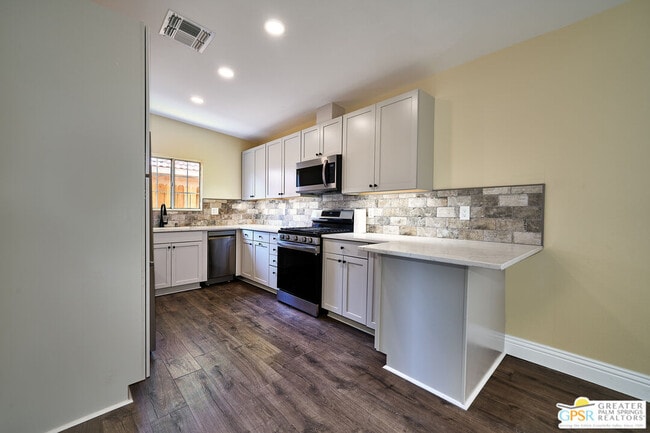 Building Photo - 51311 Avenida Velasco