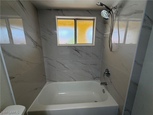 Building Photo - 8274 Key Royal Cir