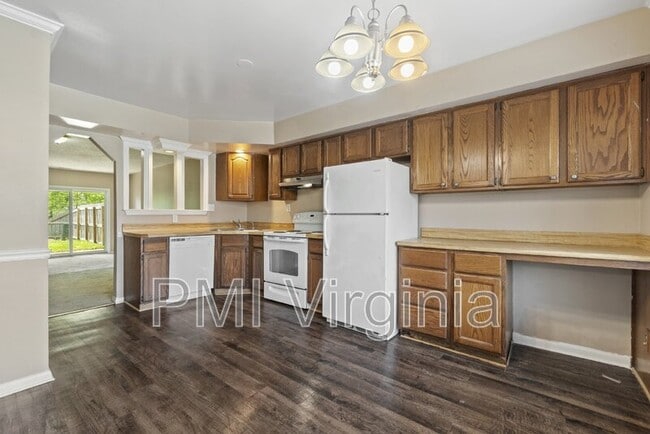Building Photo - 737 Waters Dr