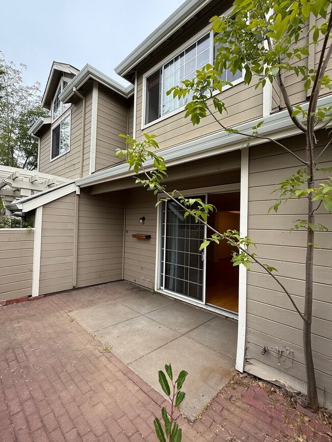 Building Photo - 321 Treasure Island Dr