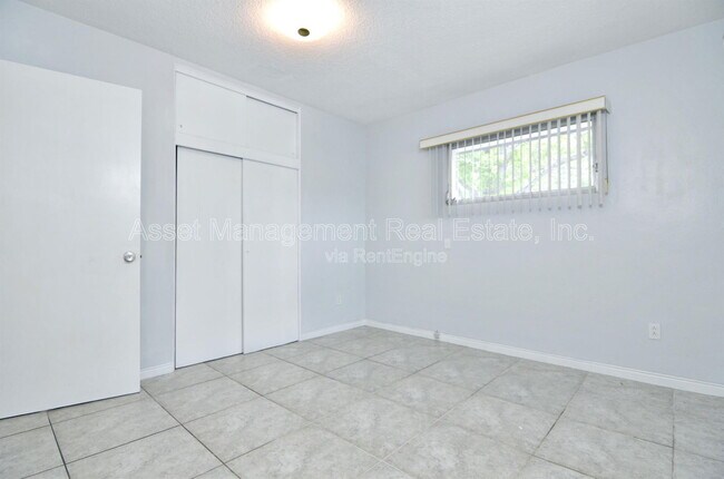 Building Photo - 5302 13th Ave S