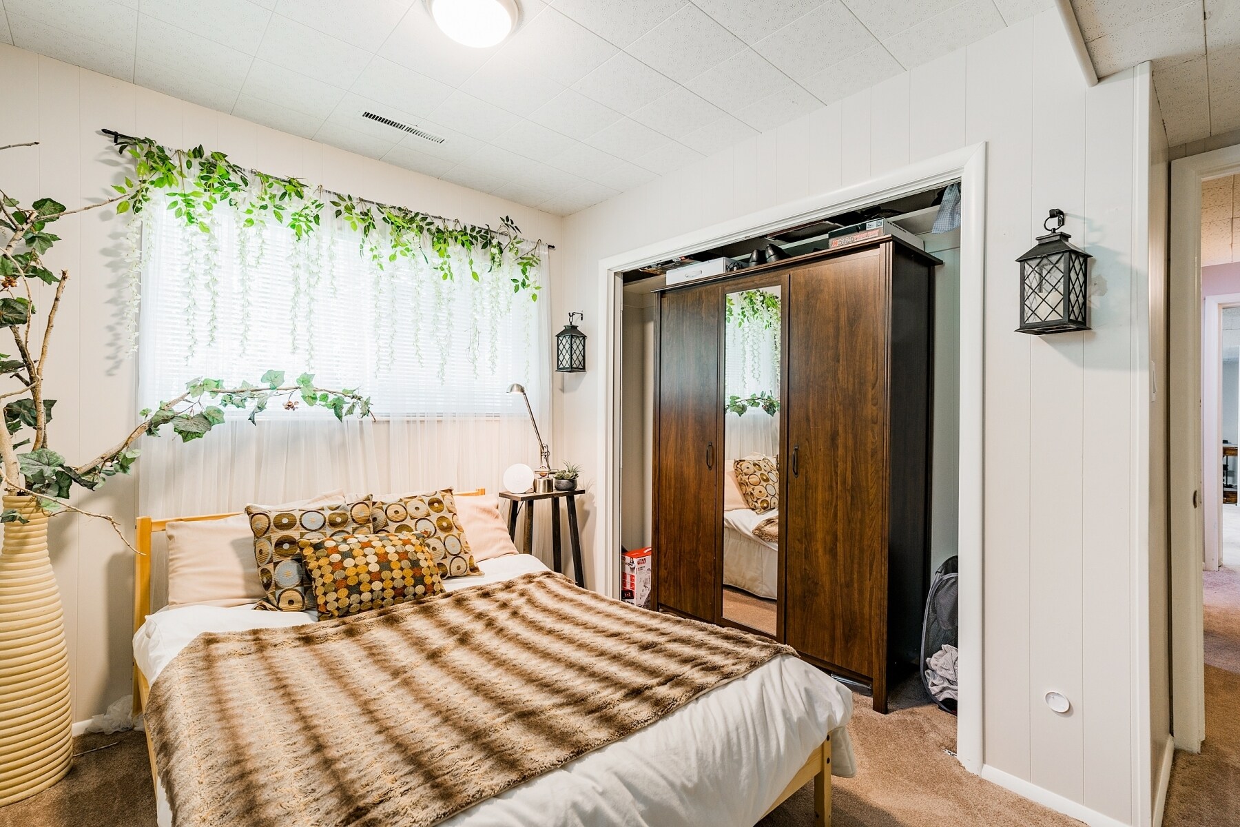 Building Photo - 450 E Mill St S