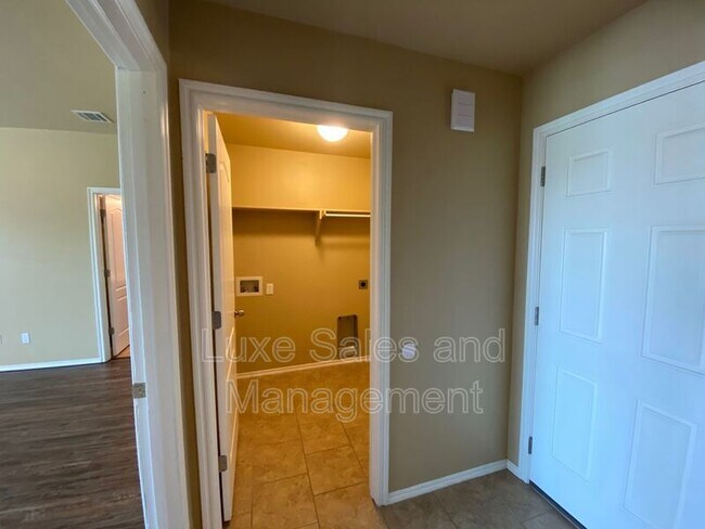 Building Photo - 2912 Thompson Farm Ln