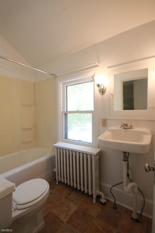 Building Photo - 420 S 6th St