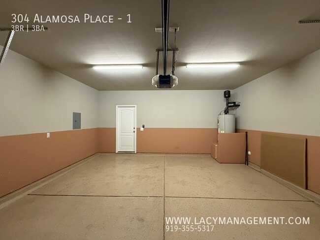 Building Photo - 304 Alamosa Pl