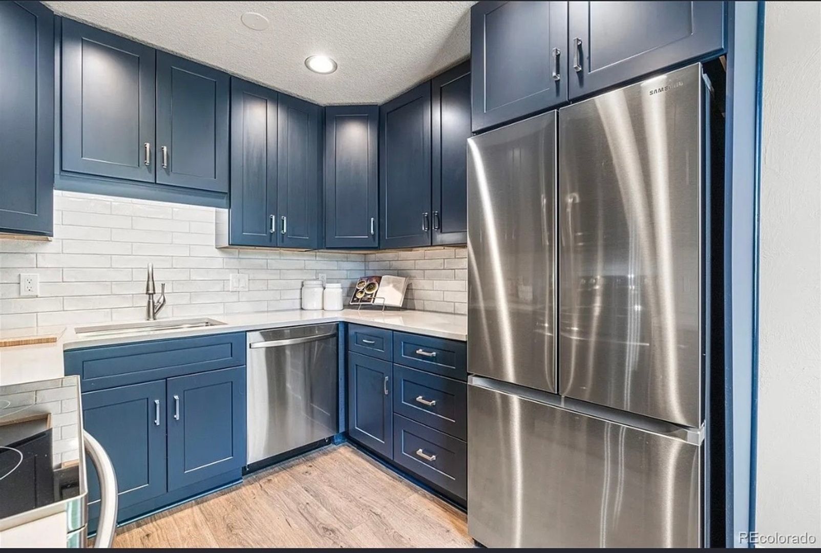 Building Photo - 2120 S Vaughn Way