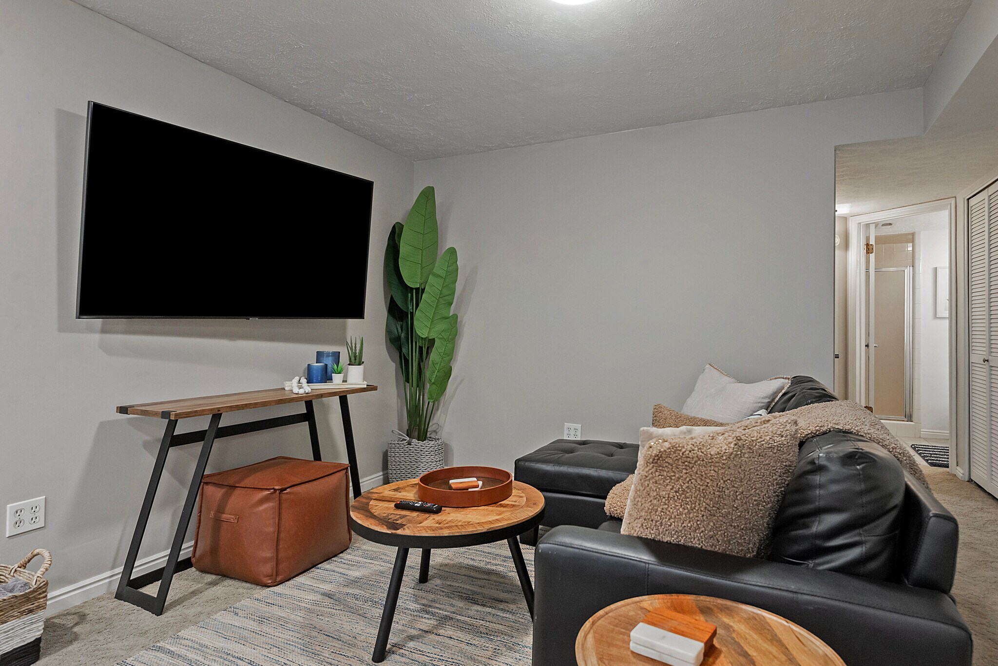 Building Photo - 830 E Pond View Way