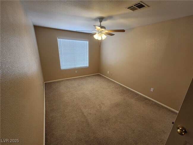 Building Photo - 5201 S Torrey Pines Dr