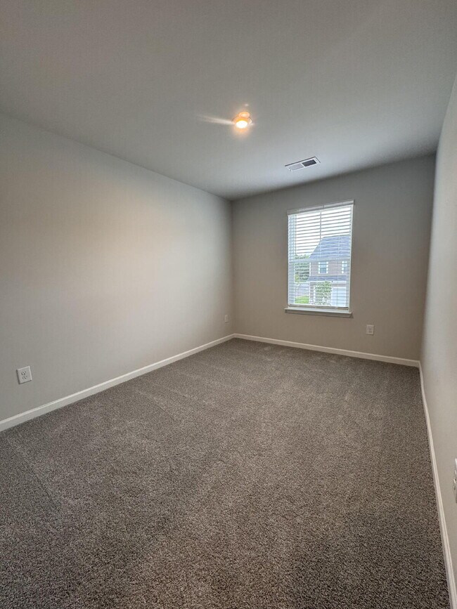 Building Photo - PRICE REDUCED! Modern 3-Bed Townhome in Greer — Stylish Design & Community Perks in Prime Location!