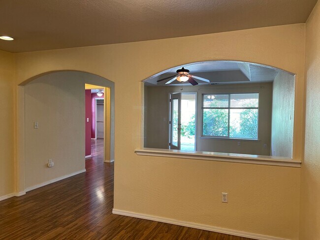 Building Photo - 430 W Crystal Dr