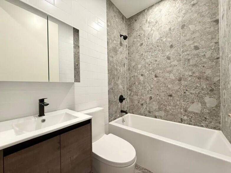 Primary Photo - Nice room in a good neighborhood