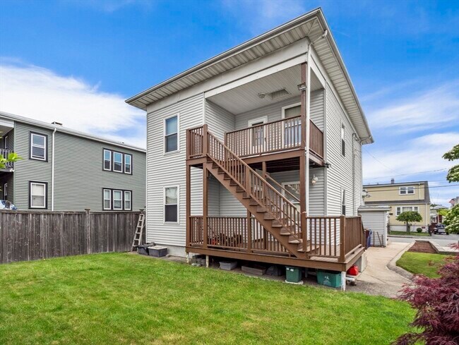 Building Photo - 69 Stowers St