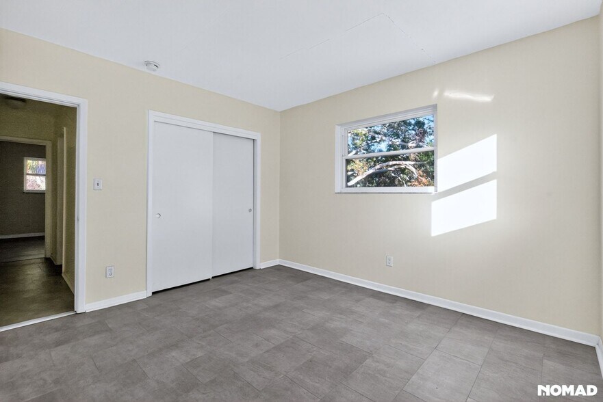 Building Photo - 3150 Pinellas Point Dr S