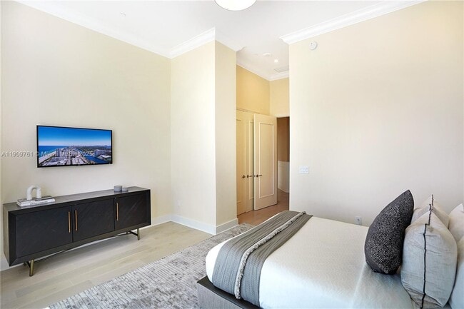 Building Photo - 4401 Collins Ave