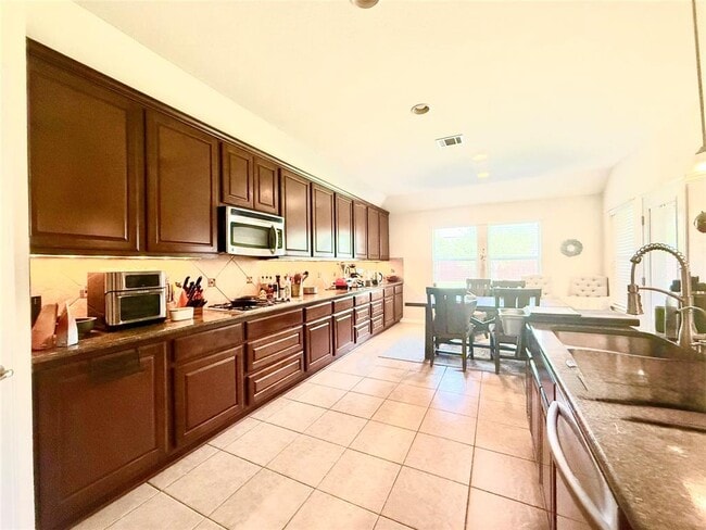 Building Photo - 2108 Asbury Park Dr