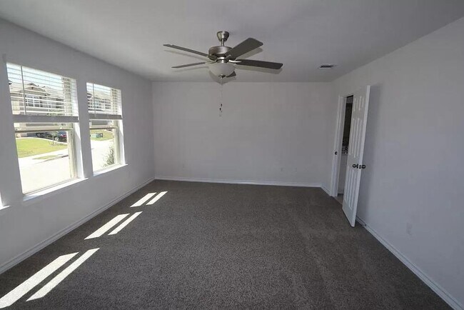 Building Photo - 195 Longstraw Dr