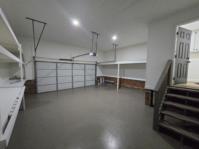 Building Photo - 469 Lawrence Dr