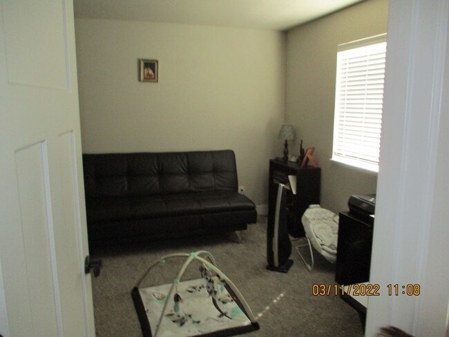 Building Photo - Spacious, Pet Friendly 3-Bedroom Townhome ...