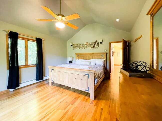 Building Photo - 525 Townsand Hollow Rd