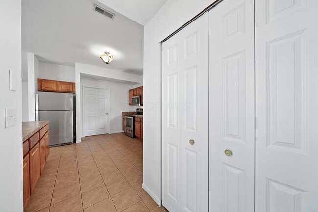 Building Photo - 4035 Redroyal Ave