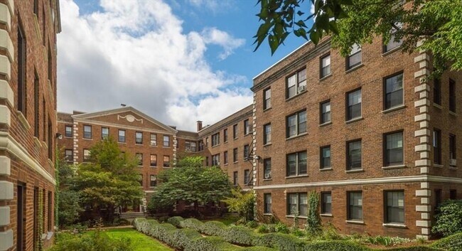 Building Photo - 66 Queensberry St