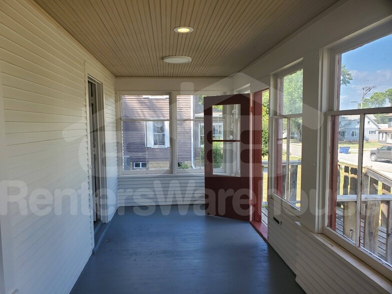 Building Photo - 608 Red Wing Ave
