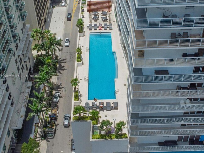 Building Photo - 1200 Brickell Bay Dr