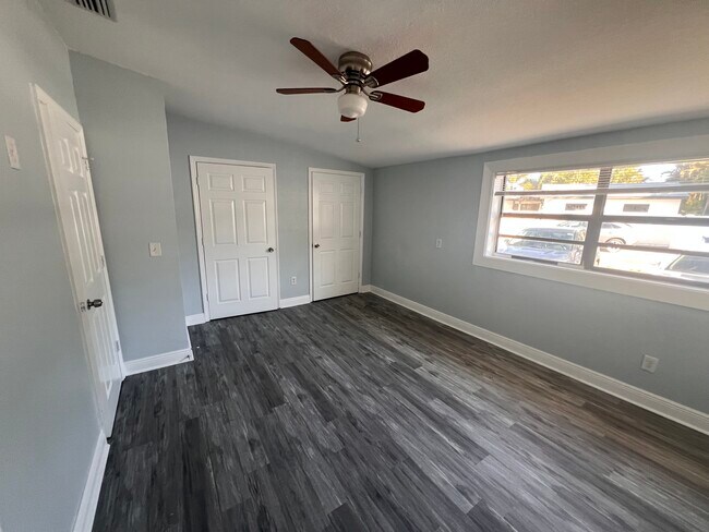 Building Photo - 3649 Haines Rd N