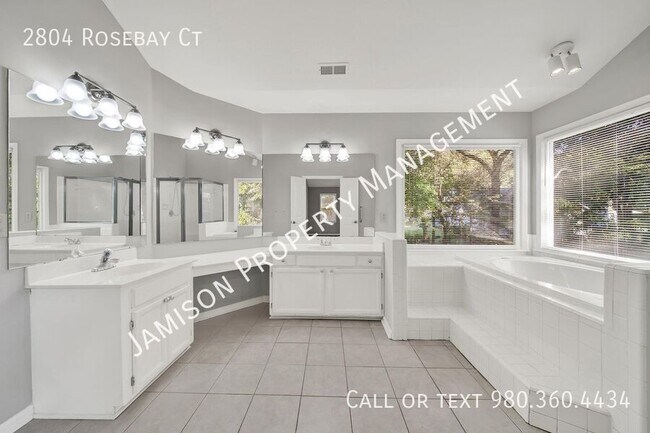 Building Photo - 2804 Rosebay Ct