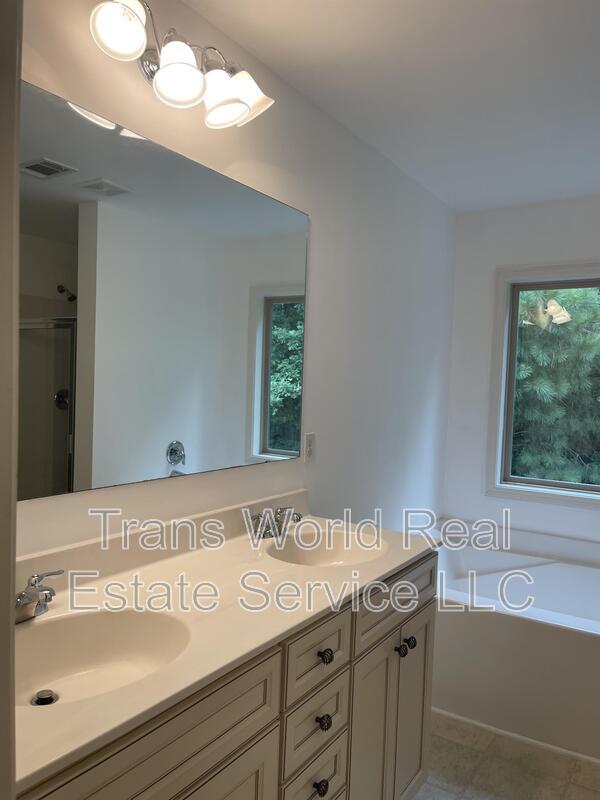 Building Photo - 765 Westmoreland Ln NE