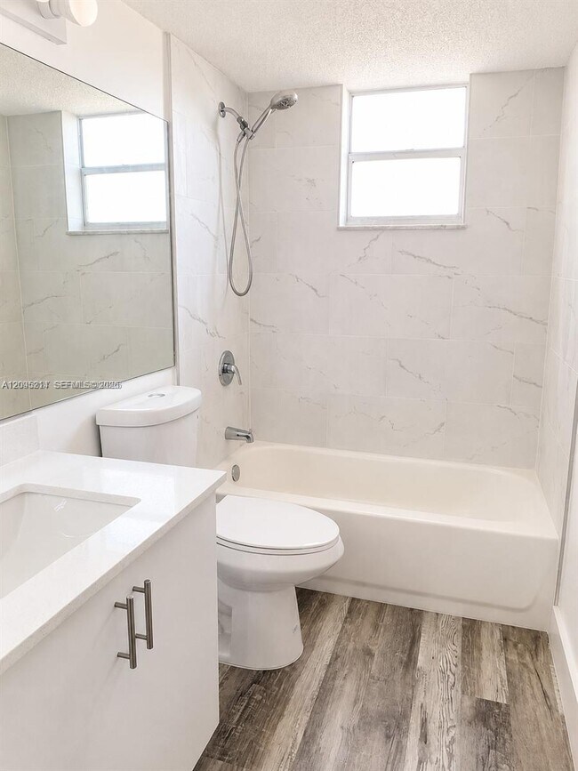 Building Photo - 406 NW 68th Ave