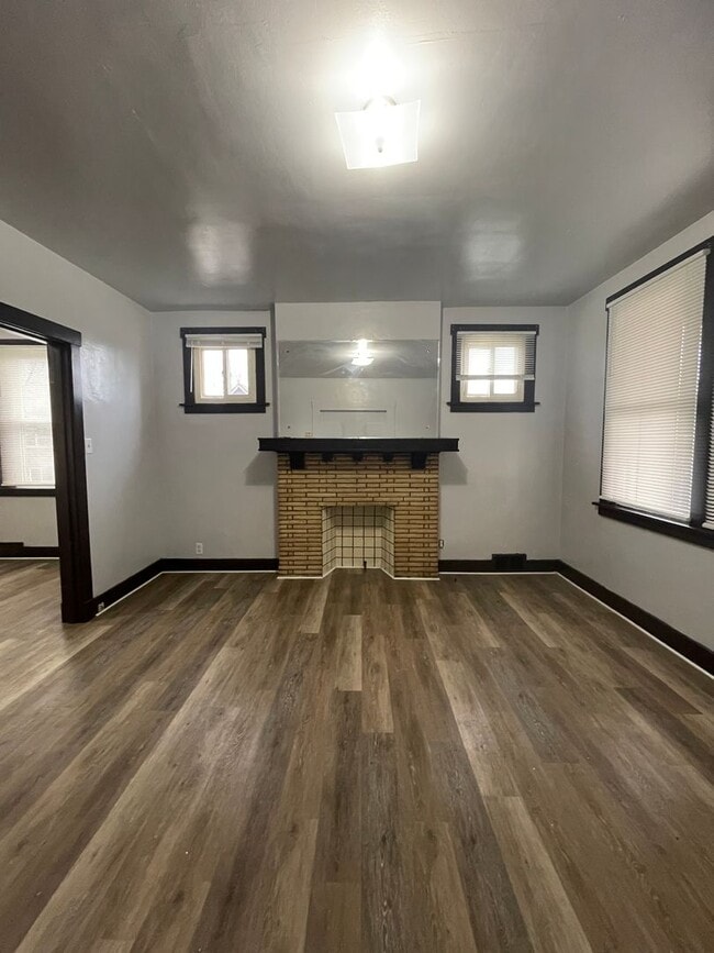 Building Photo - 1600 McClure St