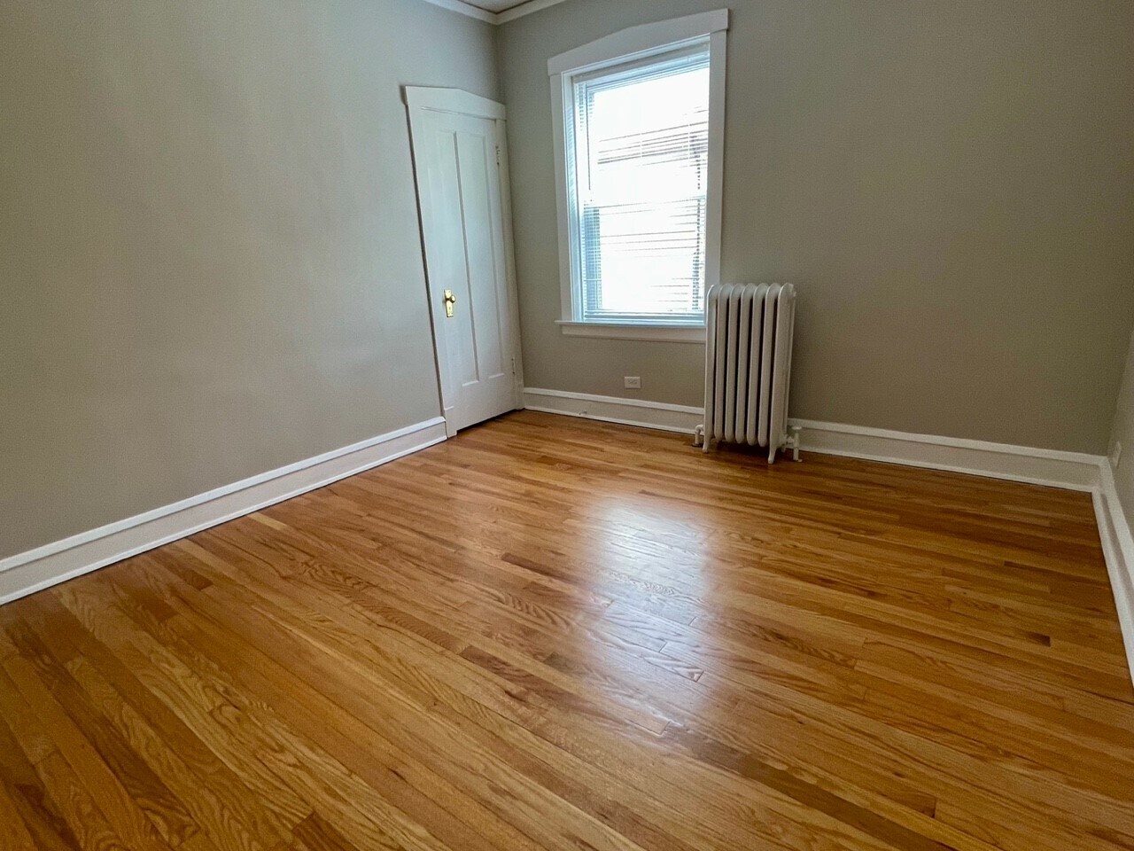 Second bedroom - 5336 W Dakin St