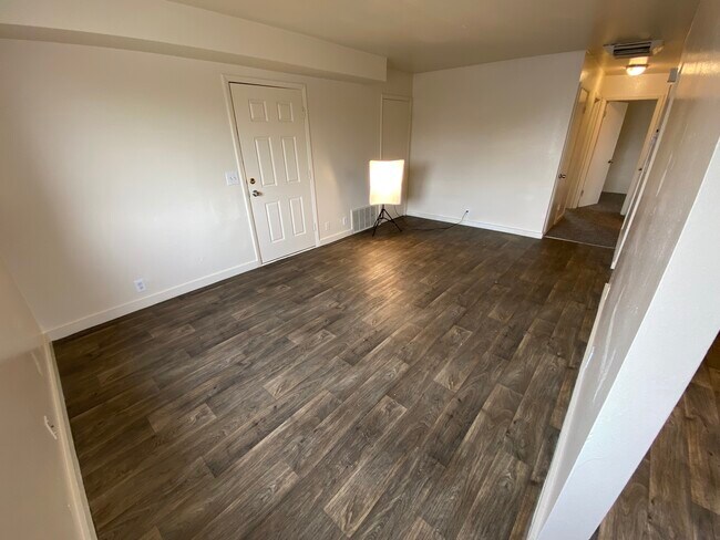 Building Photo - 1789 Lake Park Dr