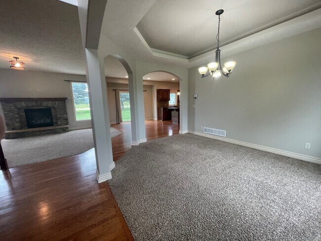 Building Photo - Home For Rent Papillion