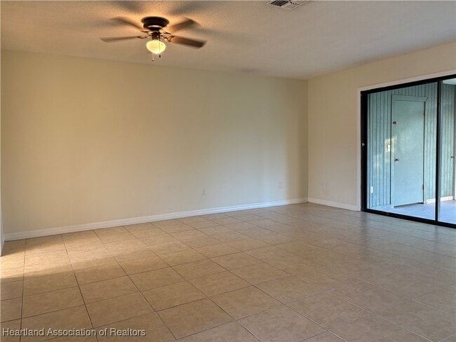 Building Photo - 4817 Vilabella Dr