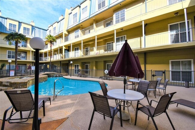 Building Photo - 921 Marine Dr