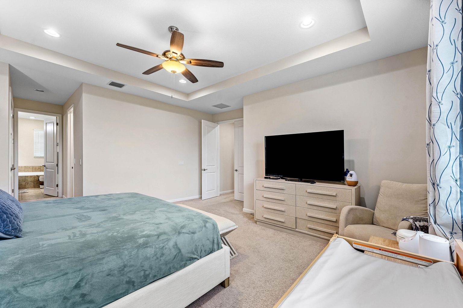 Building Photo - 16280 Oakview Dr