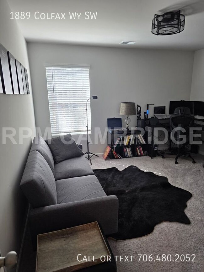 Building Photo - For Rent: Stunning 3-Bed, 3-Bath Townhome ...