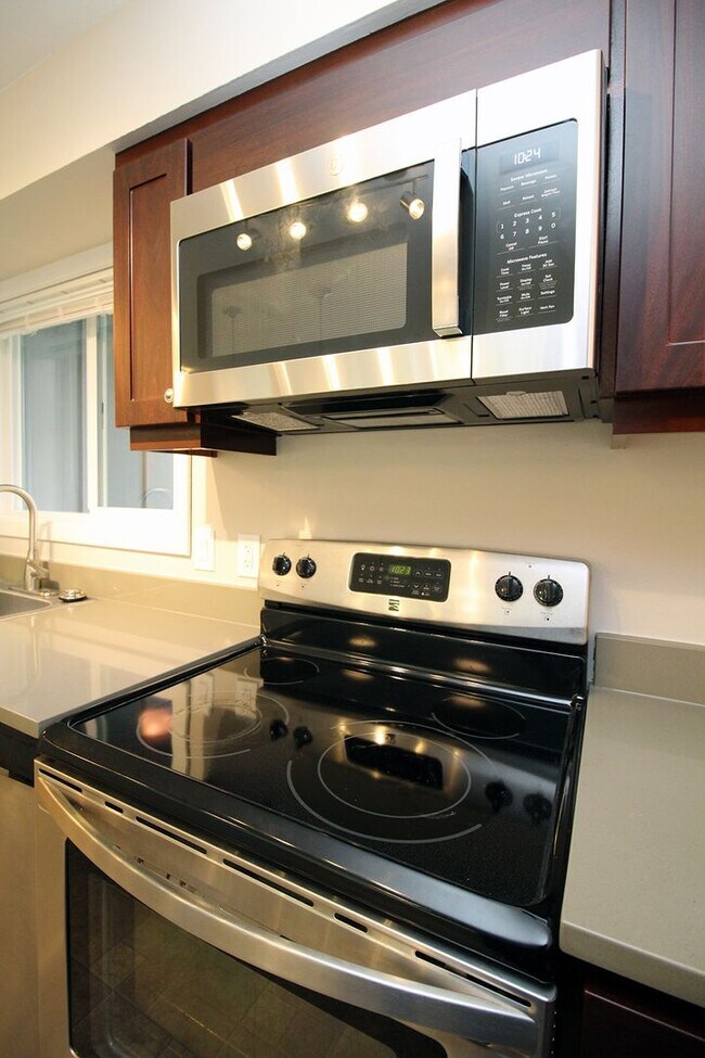 Building Photo - 4 Touchstone Dr