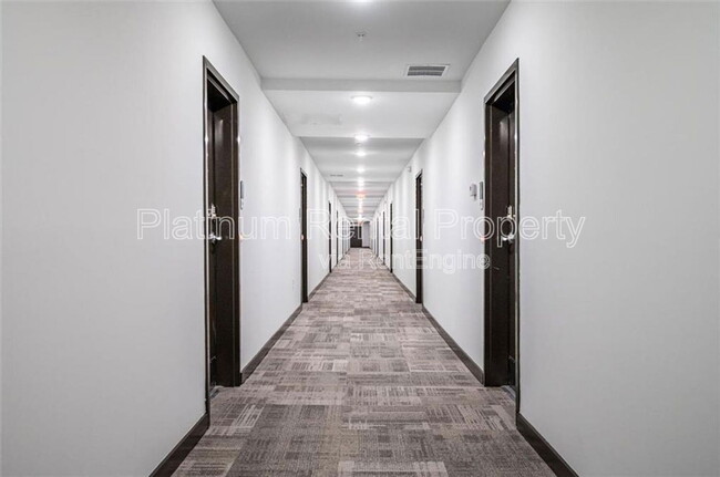 Building Photo - 525 Parkway Dr NE