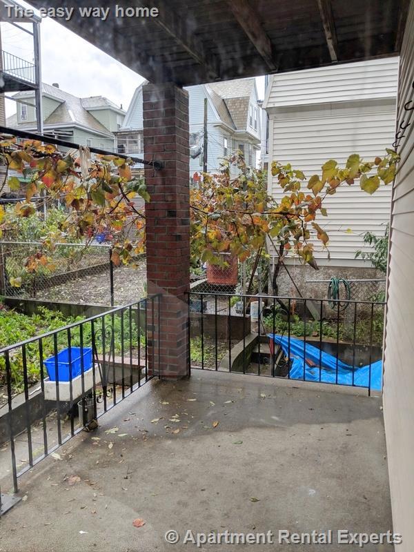 Building Photo - 11 New Hampshire Ave