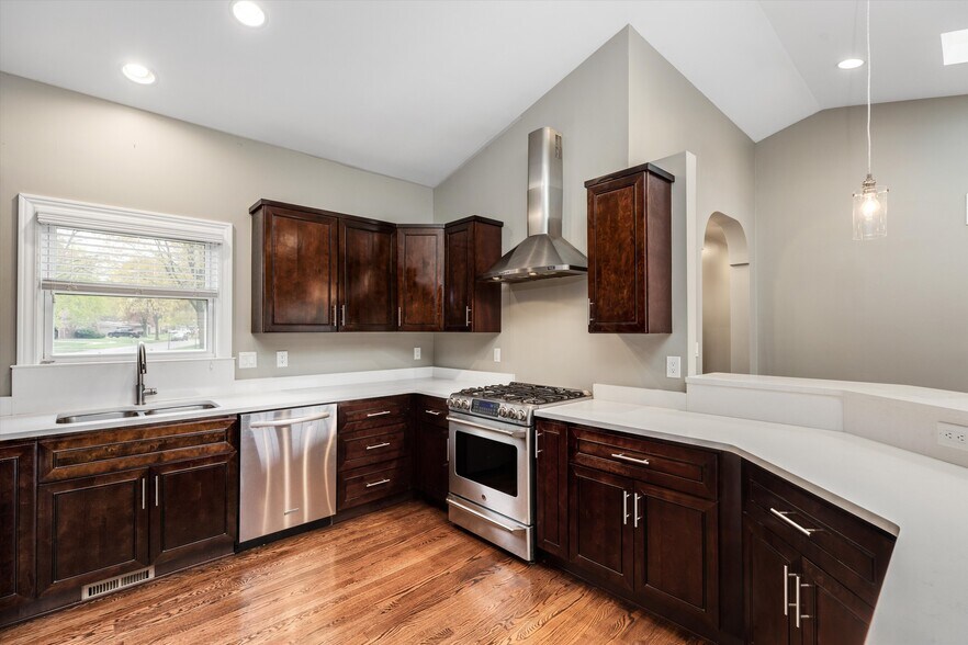 Building Photo - 854 Brooklawn Dr