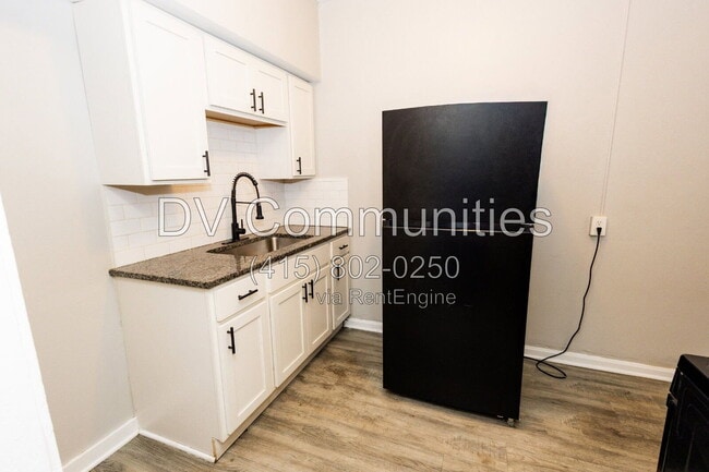 Building Photo - 2988 S Moreland Blvd
