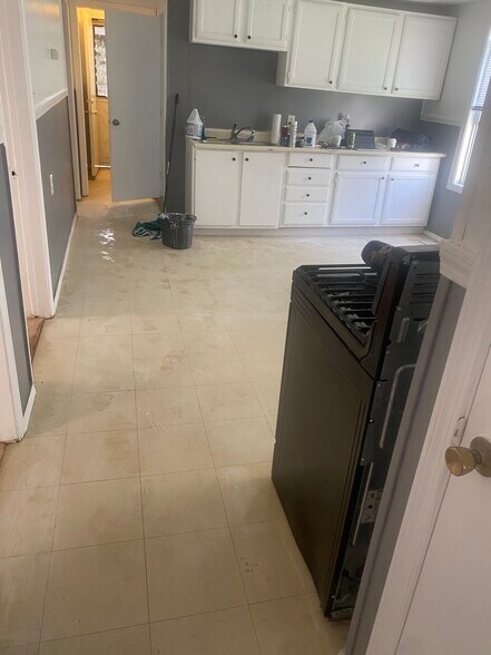 Kitchen - 8 E Kendall St