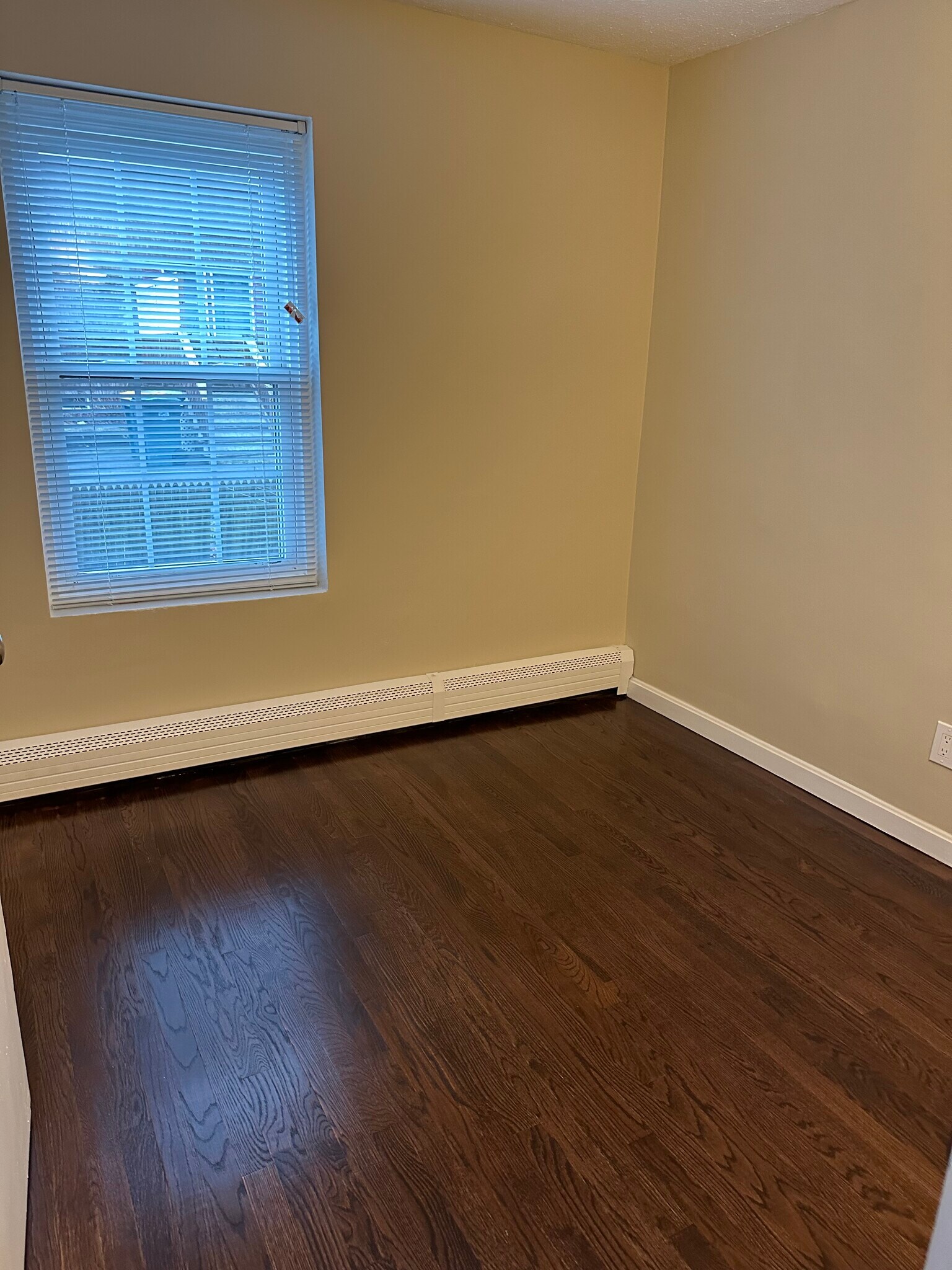 unit 2 bedroom #1 - 75 Wales St