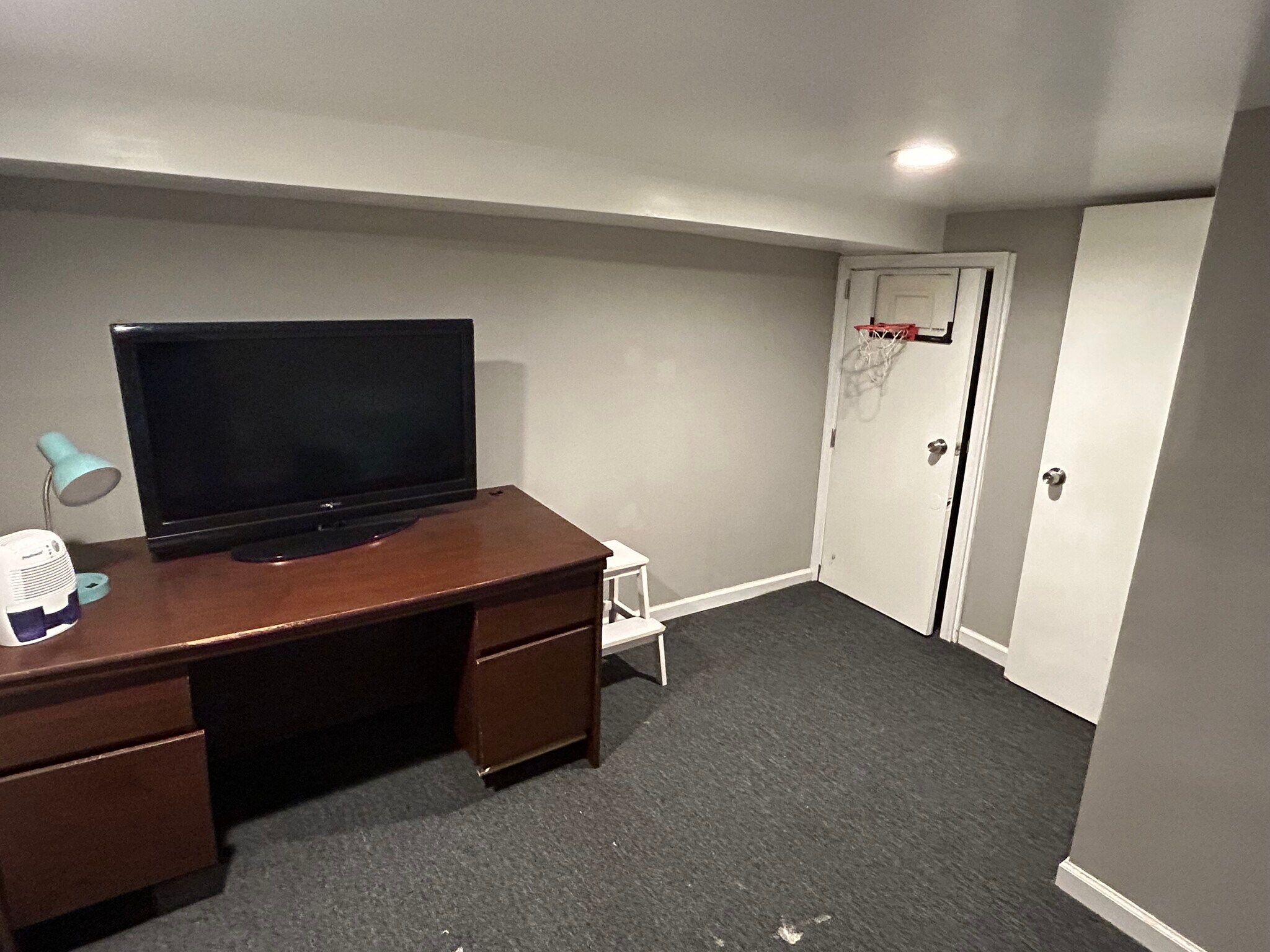 Building Photo - 245 Pensdale St