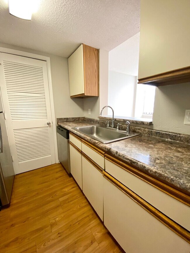 Building Photo - wh405