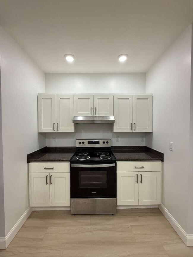 Building Photo - 17-19 Cabot St - 17-1